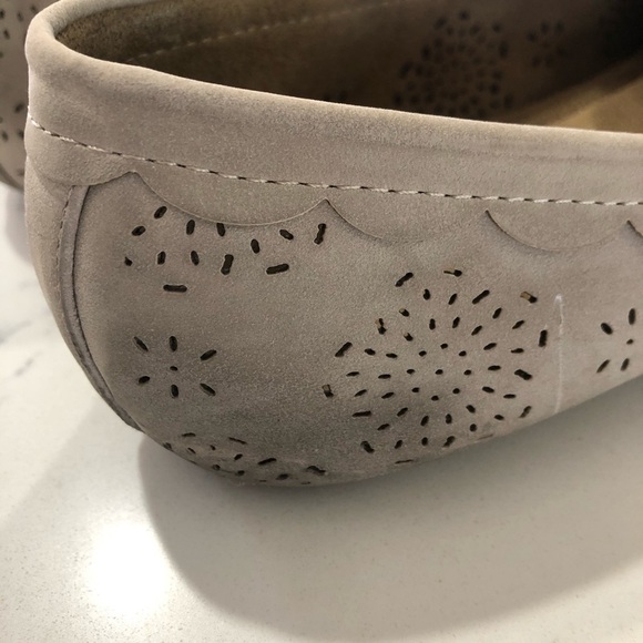 I❤️COMFORT flats color: Cream Size:9 comfortable - Picture 13 of 15